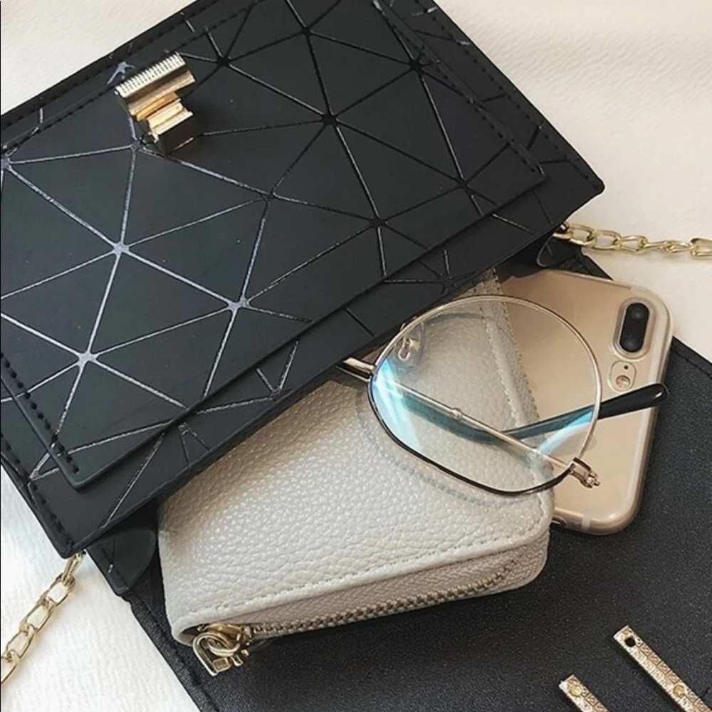 Black & Gold Geometric Purse - Picture 5 of 12